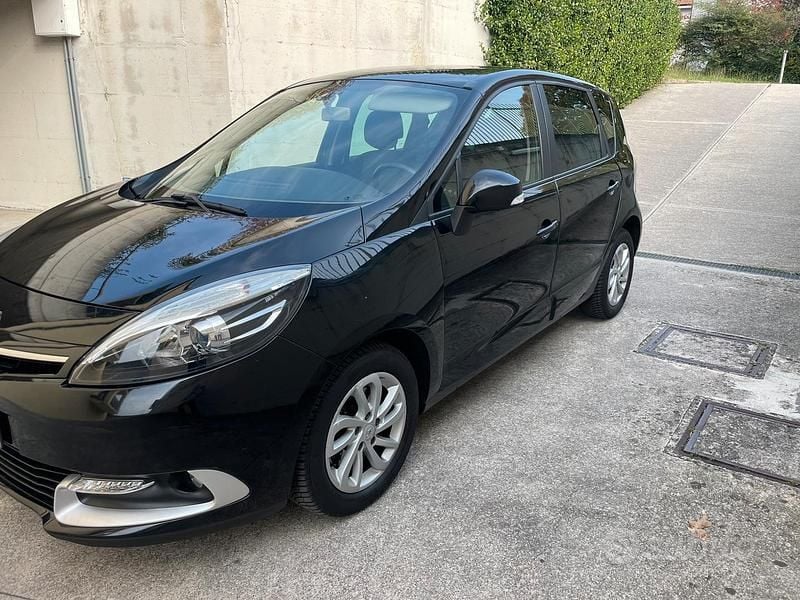 Usata Renault Scénic III 110 CV (80 kW) 2013 Nero Monovolume