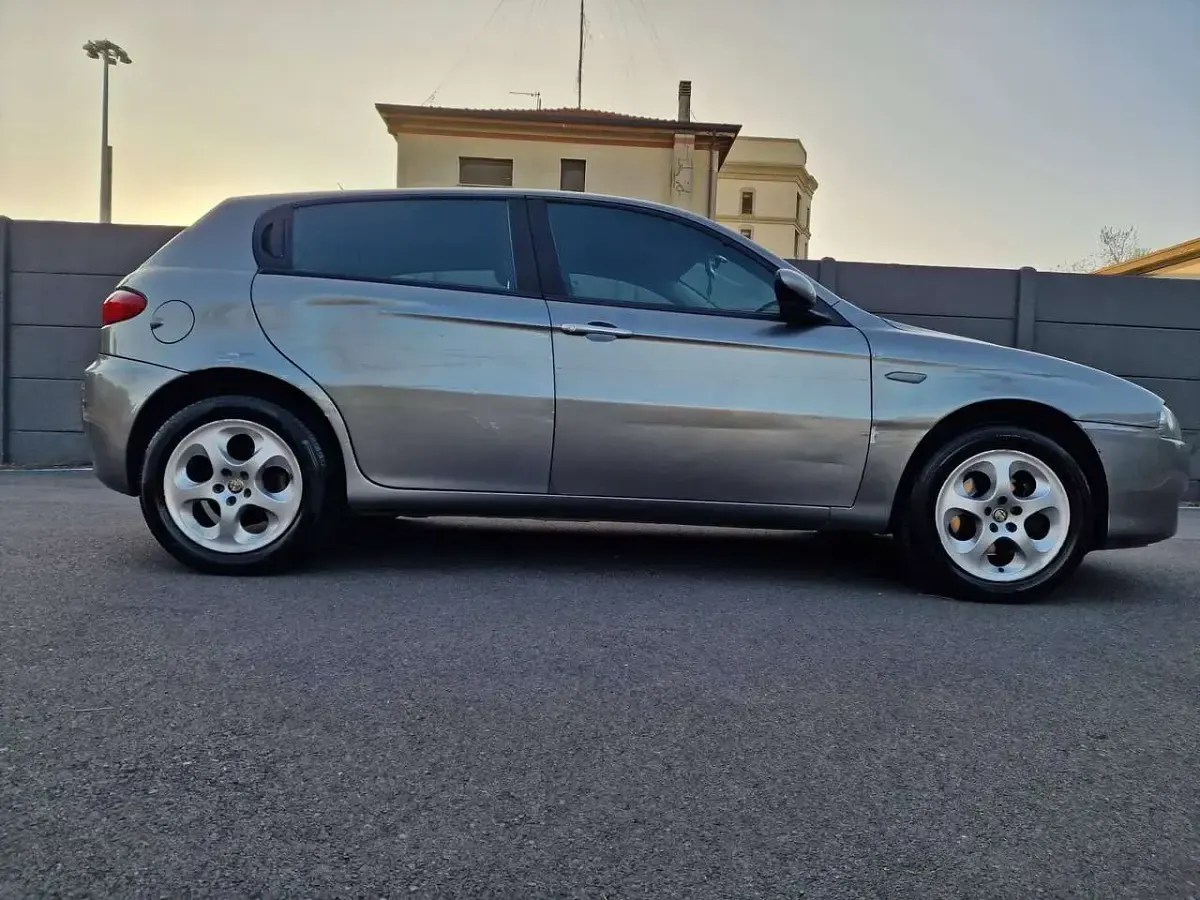 Usata Alfa Romeo 147 Exclusive 120 CV (88 kW) 2006 Other Utilitaria
