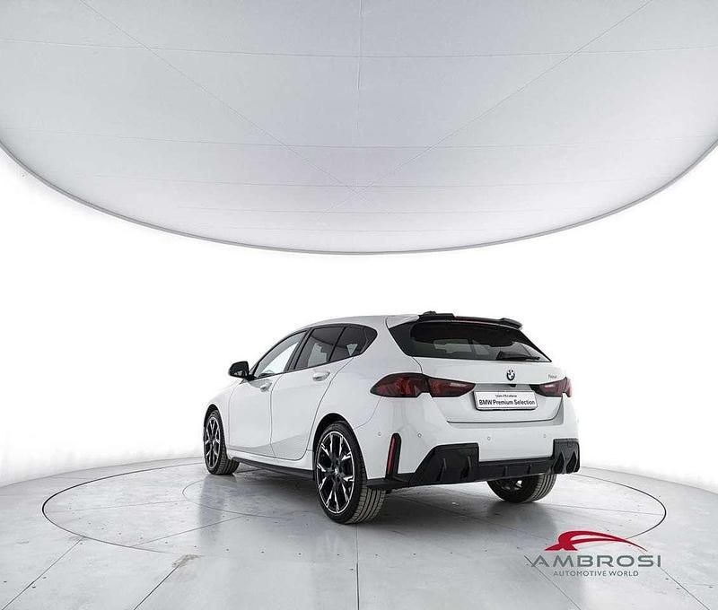 Nuova BMW 118 M Sport 150 CV (110 kW) 2026 Alpin white pastello Utilitaria