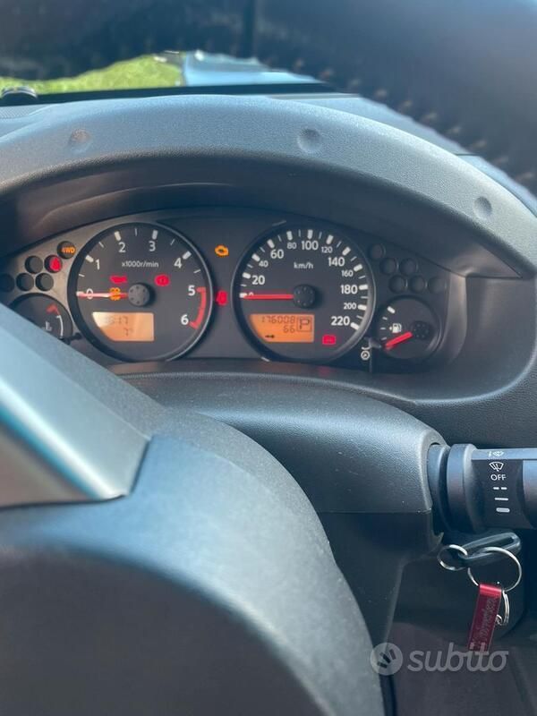 Nero Usata 2005 Nissan Navara Pick-up | 12.500 € (Buon prezzo) - Immagine 1/4