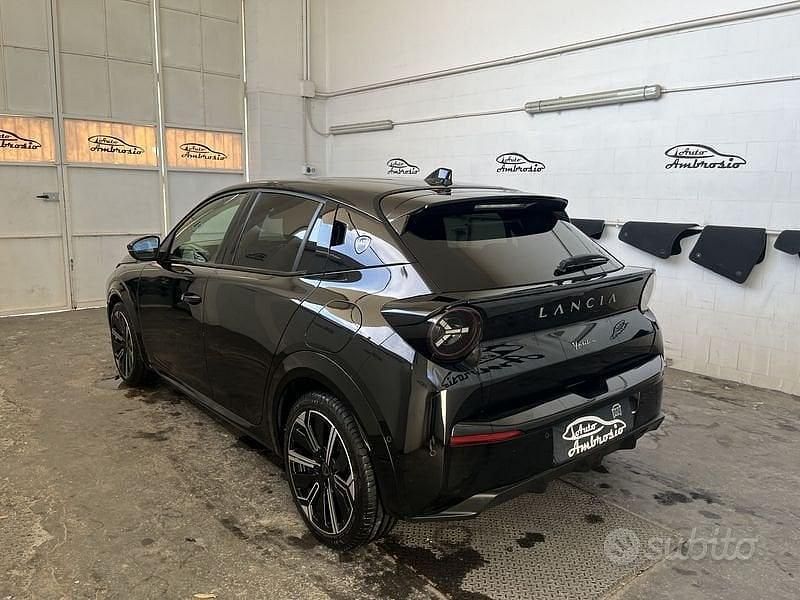 Usata Lancia Ypsilon 101 CV (74 kW) 2025 Nero Utilitaria