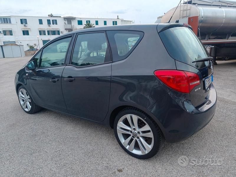 Usata Opel Meriva 95 CV (69 kW) 2015 Grigio Monovolume