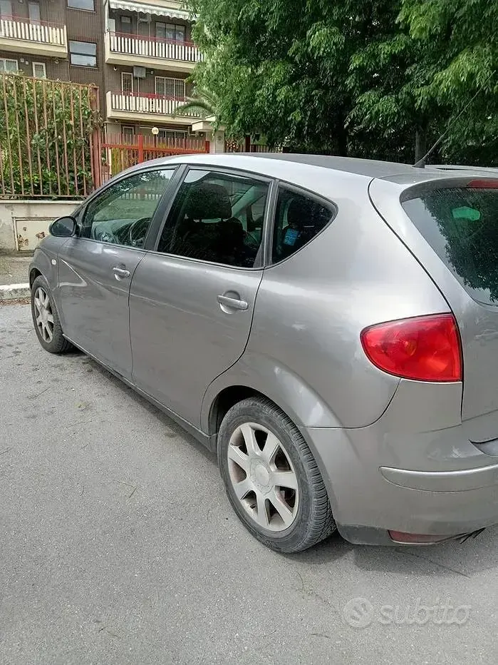 Usata Seat Altea 2005 Grigio Monovolume