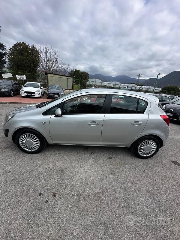 Usata Opel Corsa Edition 85 CV (62 kW) 2014 Grigio Utilitaria