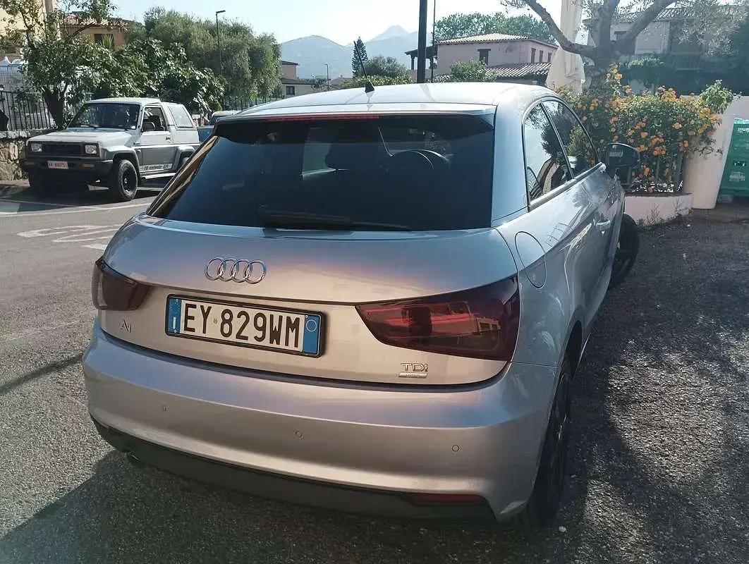Usata Audi A1 Ambiente 90 CV (66 kW) 2015 Grigio Utilitaria