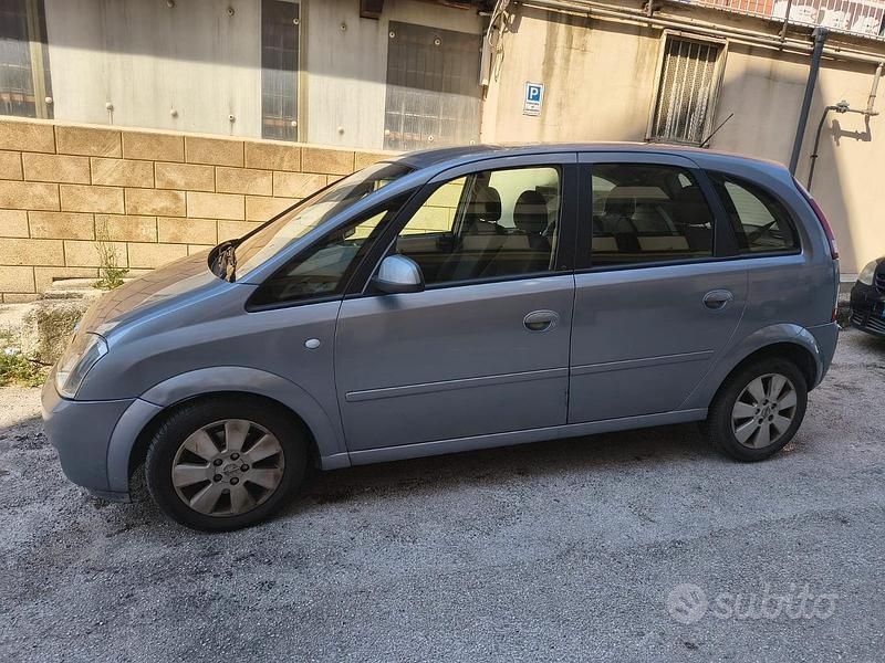Grigio Usata 2005 Opel Meriva Cosmo Monovolume | 3500 € (Molto cara) - Immagine 1/4