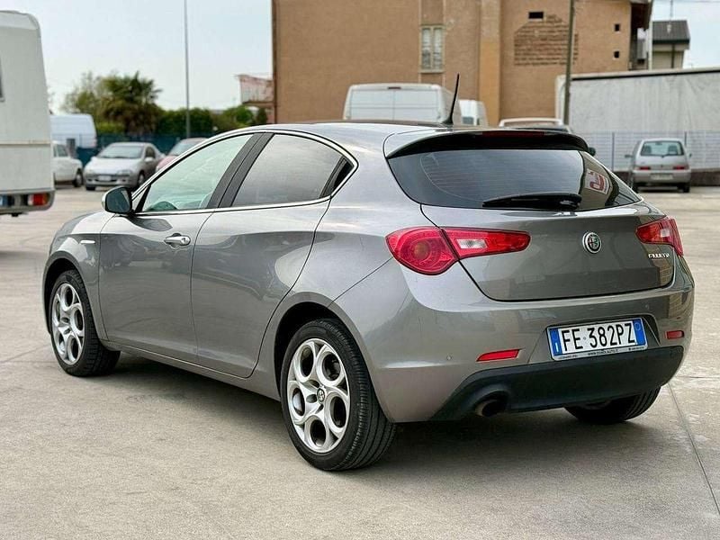 Usata Alfa Romeo Giulietta Super 120 CV (88 kW) 2016 Grigio Utilitaria