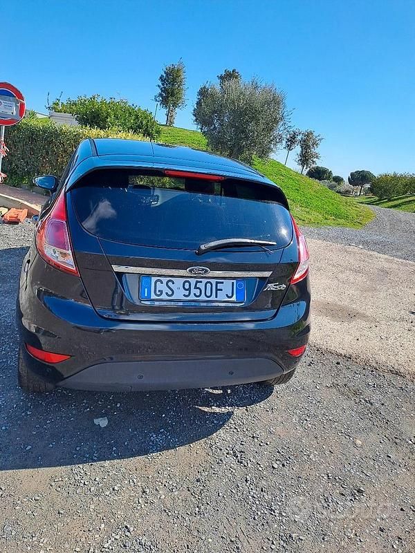 Usata Ford Fiesta Titanium 96 CV (70 kW) 2013 Nero Utilitaria