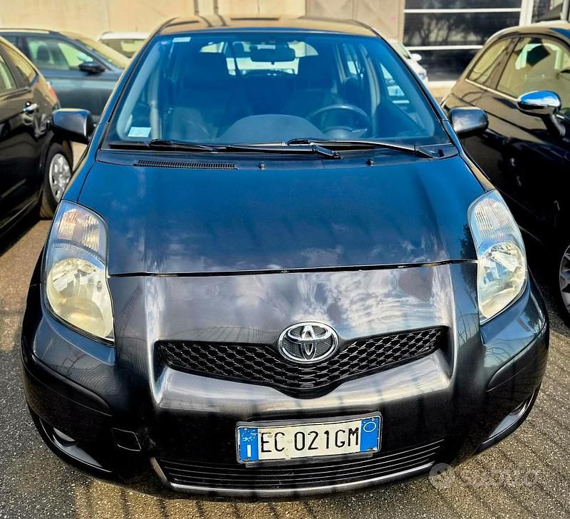 Usata Toyota Yaris Sol 101 CV (74 kW) 2010 Nero Utilitaria