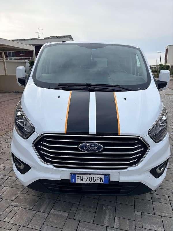 Usata Ford Tourneo 131 CV (96 kW) 2019 Bianco Monovolume