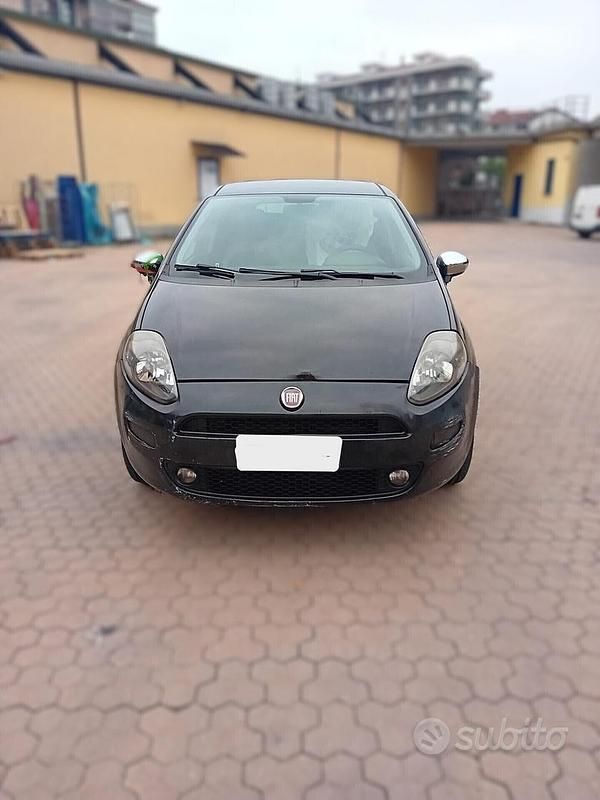 Usata Fiat Grande Punto 77 CV (56 kW) 2012 Nero Utilitaria
