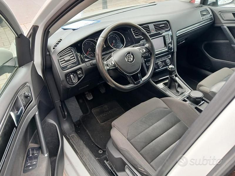 Usata VW Golf VII Highline 104 CV (76 kW) 2012 Bianco Berlina