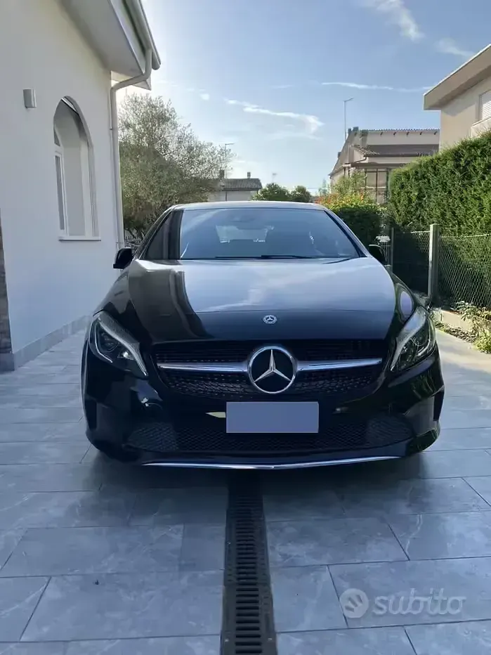 Usata Mercedes A160 90 CV (66 kW) 2017 Nero Berlina