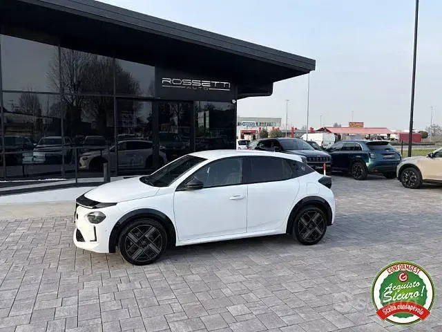 Usata Lancia Ypsilon 101 CV (74 kW) 2025 Bianco Utilitaria