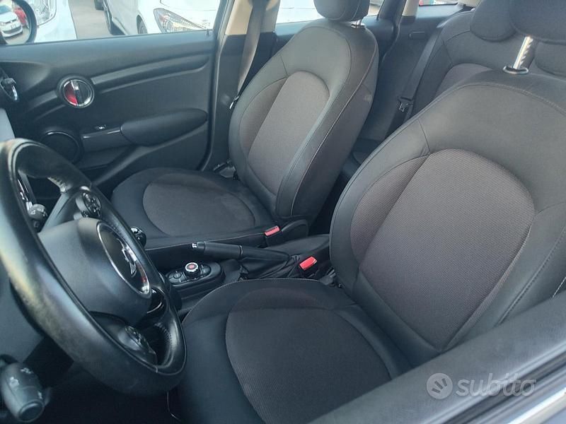 Usata Mini ONE Hype 75 CV (55 kW) 2019 Grigio Utilitaria