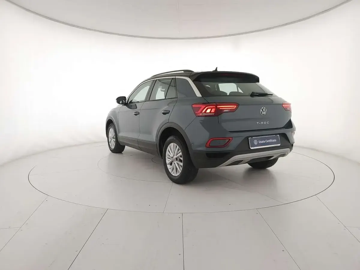 Usata VW T-Roc Life 150 CV (110 kW) 2025 Petroleum blue metallizzato ne SUV