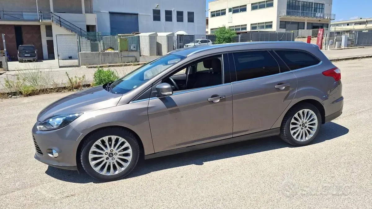 Usata Ford Focus Titanium 115 CV (84 kW) 2011 Grigio Station wagon