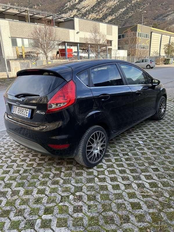 Usata Ford Fiesta 90 CV (66 kW) 2009 Berlina