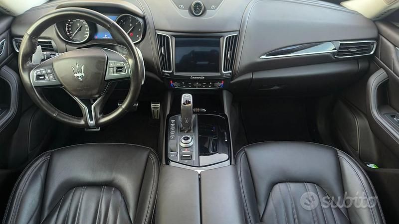 Usata Maserati Levante GranLusso 275 CV (202 kW) 2020 Blu SUV