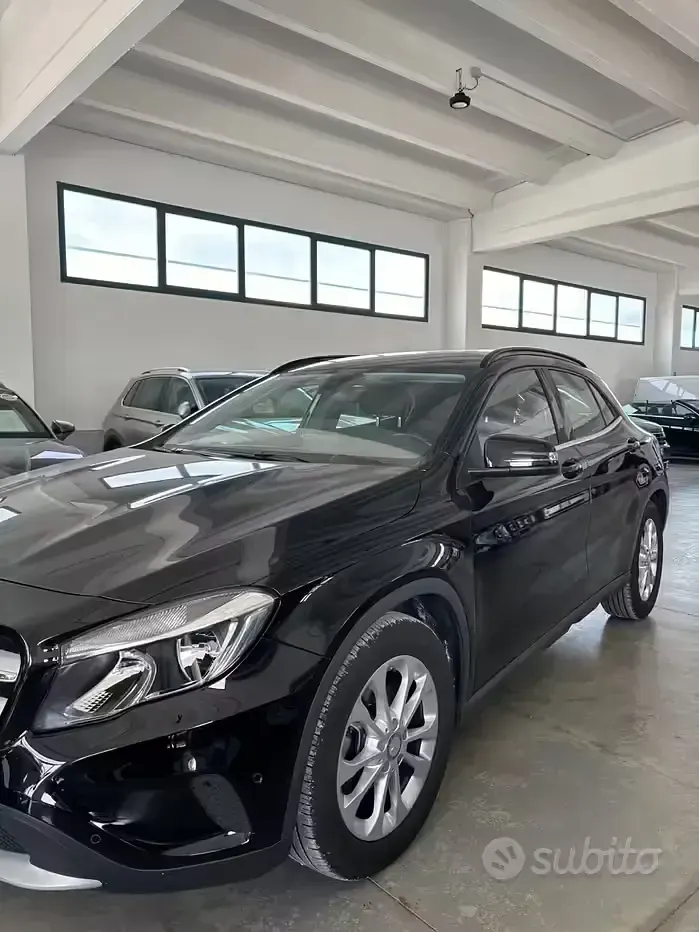 Begagnad Mercedes A180 Executive 122 HK (89 kW) 2015 Svart Sedan