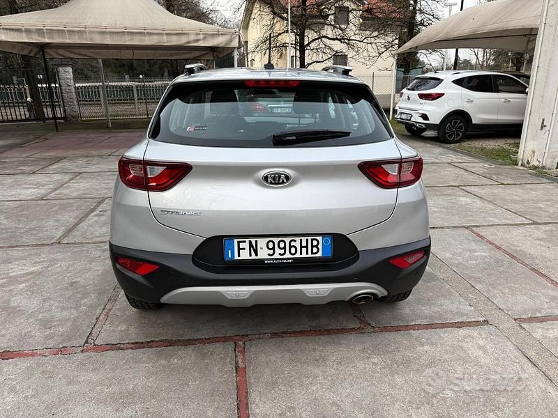 Usata Kia Stonic Style 100 CV (73 kW) 2018 Grigio SUV