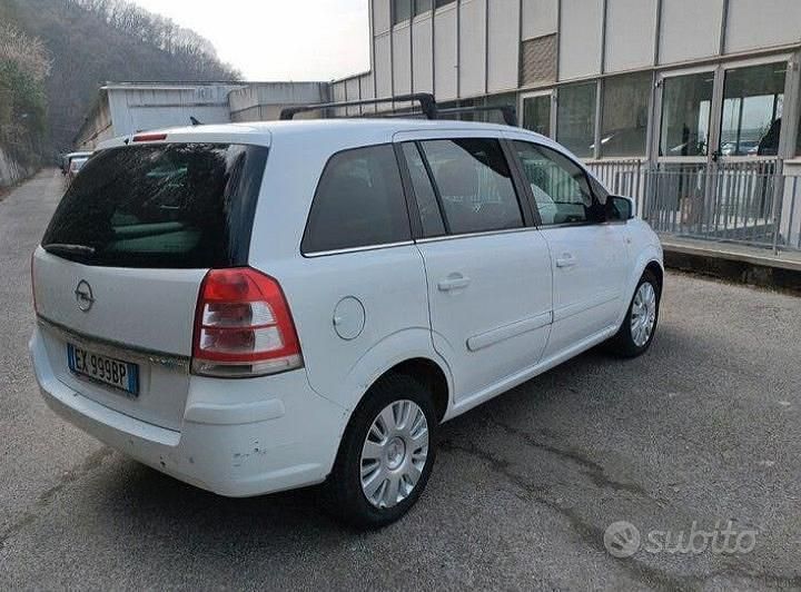 Usata Opel Zafira 150 CV (110 kW) 2011 Bianco Monovolume