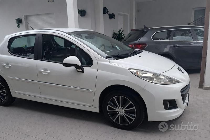 Usata Peugeot 207 2011 Bianco Utilitaria