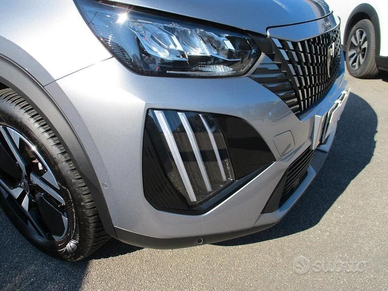 Usata Peugeot 2008 Allure 102 CV (75 kW) 2024 Grigio SUV