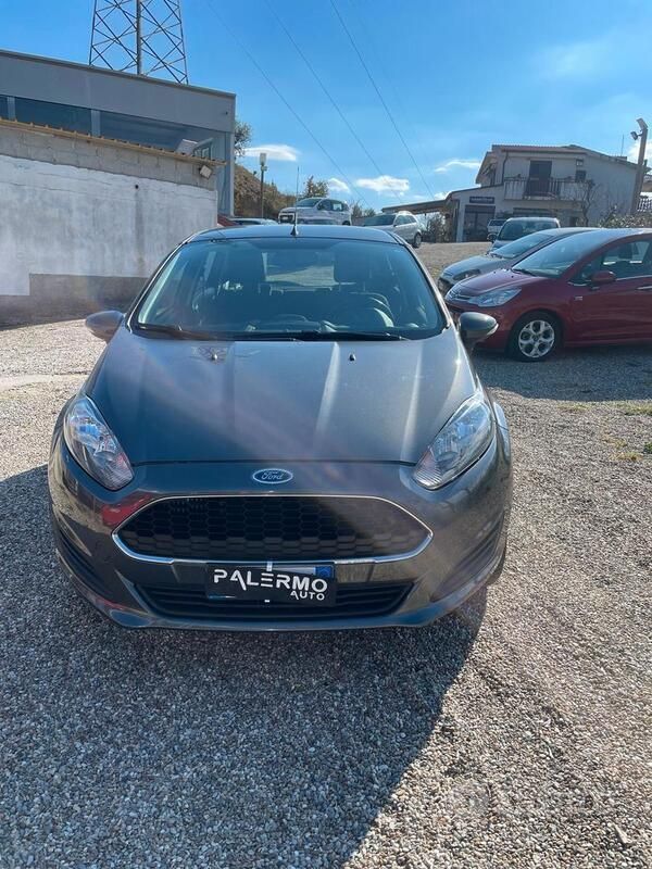 Usata Ford Fiesta Business Edition 75 CV (55 kW) 2017 Marrone Utilitaria