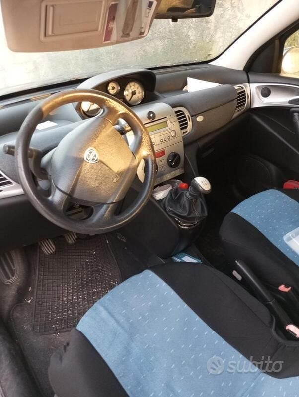 Usata Lancia Ypsilon 60 CV (44 kW) 2008 Grigio Utilitaria