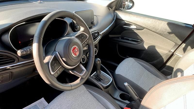 Usata Fiat Tipo Cross 131 CV (96 kW) 2023 Nero Berlina