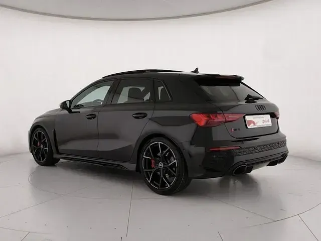 Usata Audi RS3 Sportback Ambiente 400 CV (294 kW) 2024 Nero mythos metallizzato Utilitaria