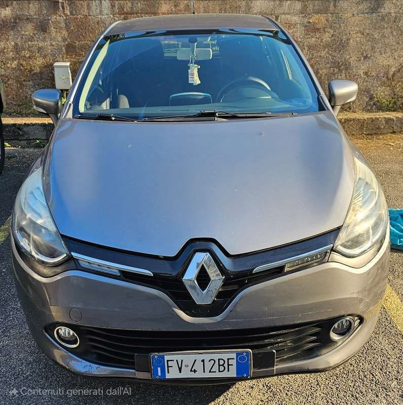 Grigio Usata 2013 Renault Clio IV Tre volumi | 4500 € (Ottimo prezzo) - Immagine 1/4