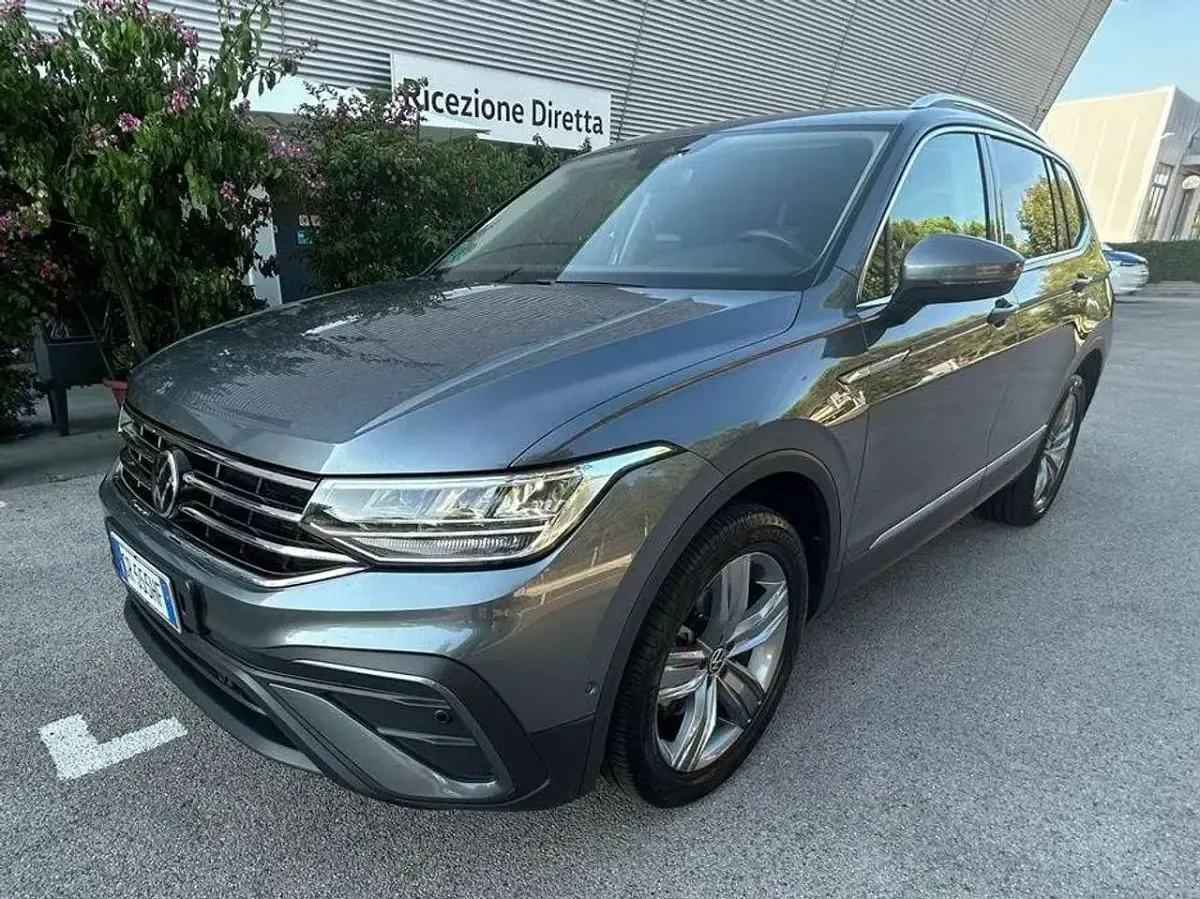 Usata VW Tiguan Allspace Life 150 CV (110 kW) 2023 Grigio SUV