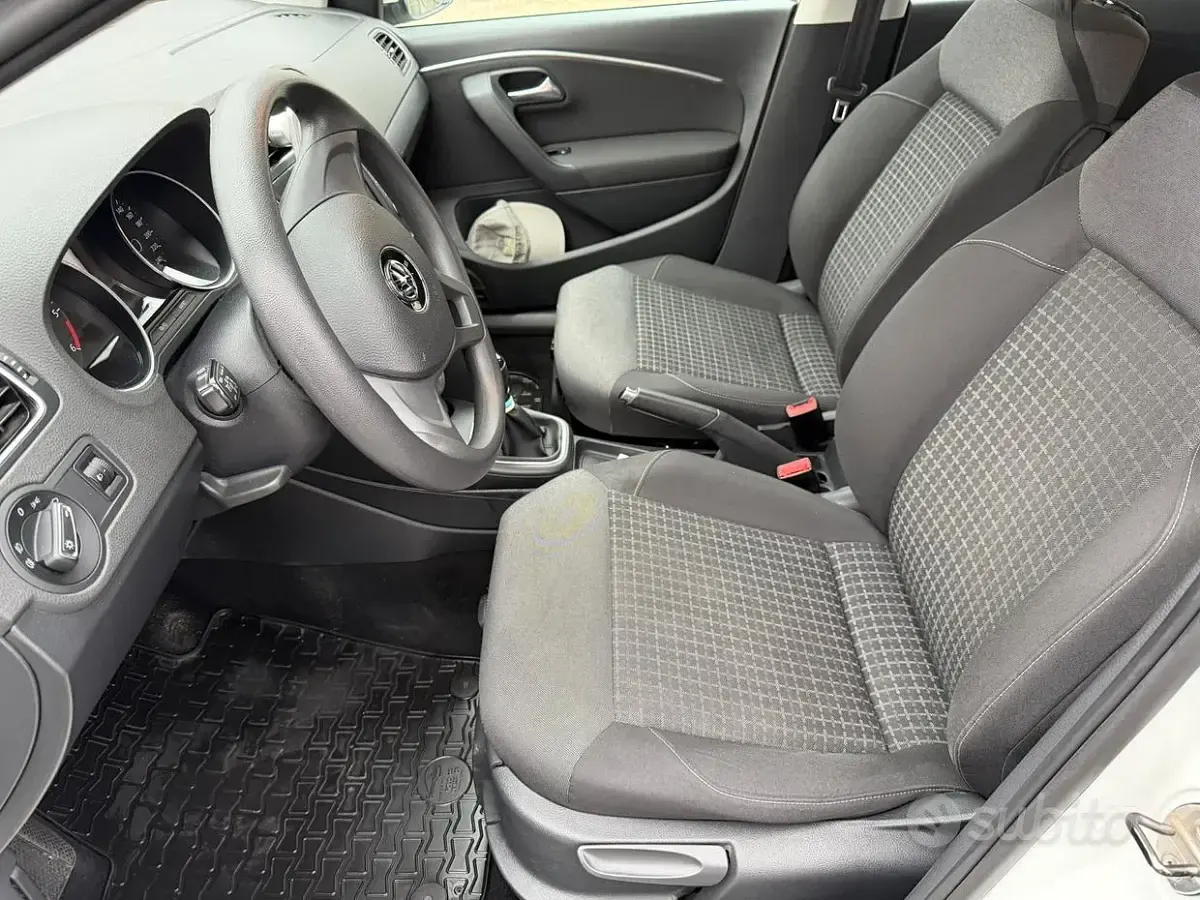 Usata VW Polo Trendline 75 CV (55 kW) 2016 Bianco Berlina