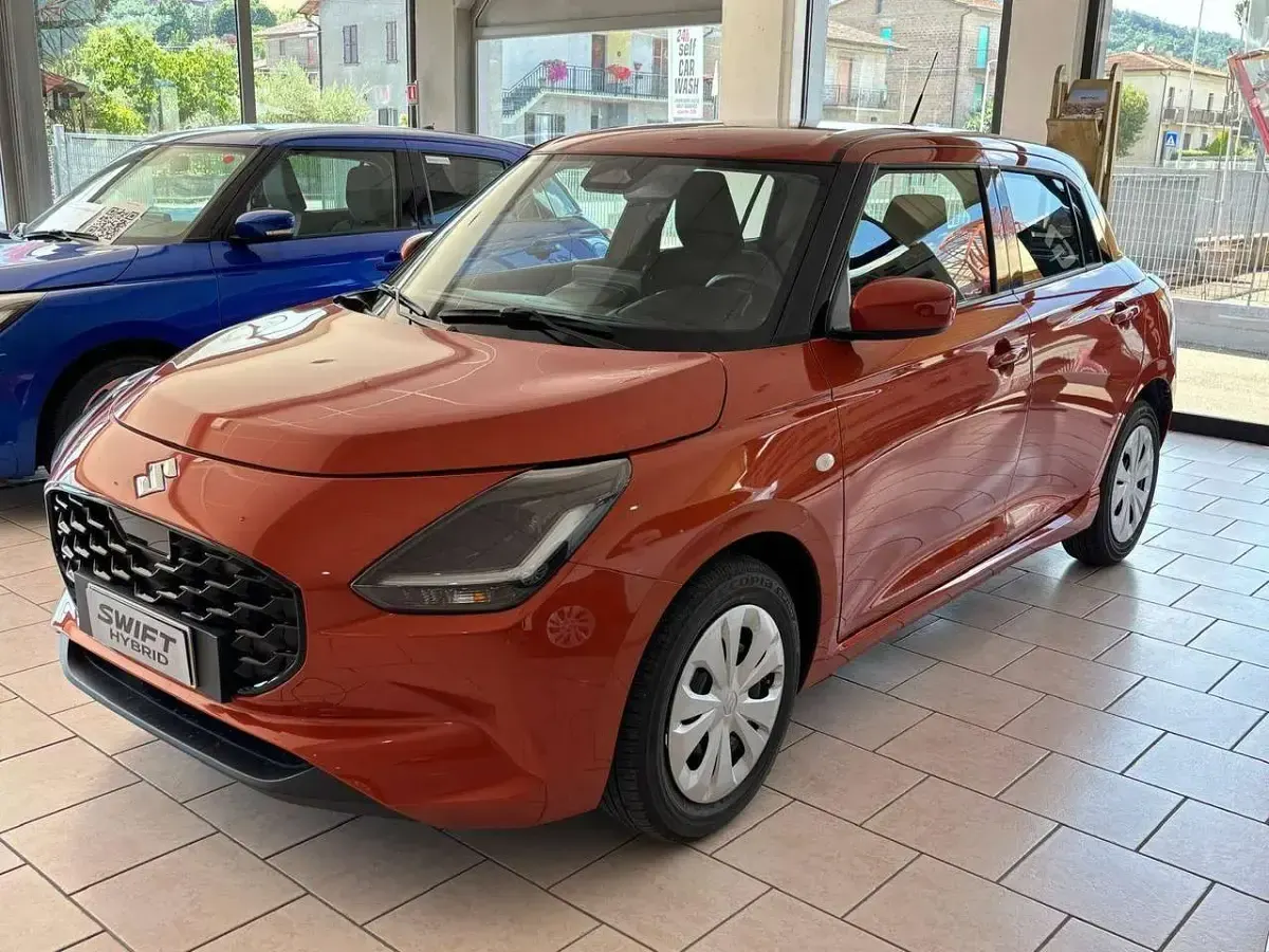 Nuova Suzuki Swift 83 CV (61 kW) 2025 Arancione amsterdam Utilitaria