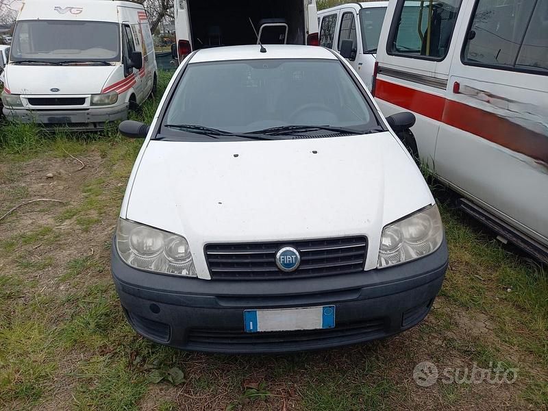 Usata Fiat Punto 69 CV (50 kW) 2006 Bianco Utilitaria