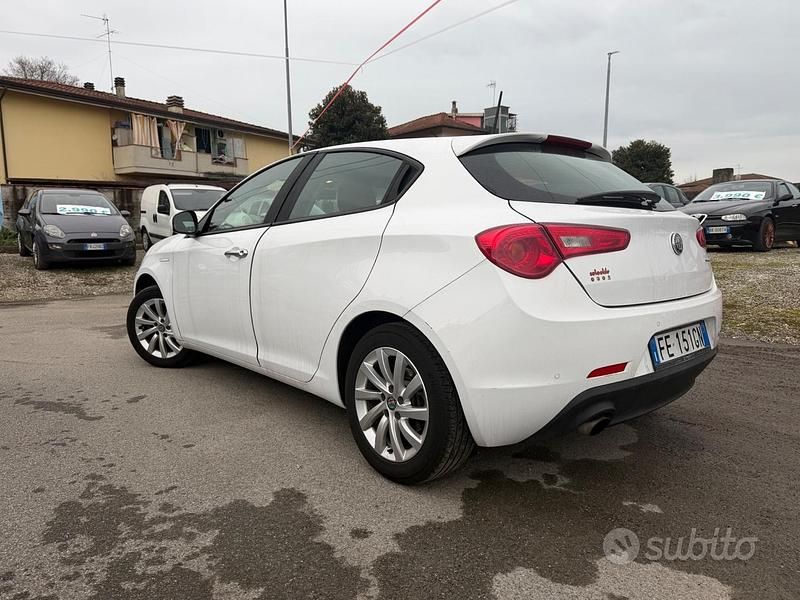 Usata Alfa Romeo Giulietta Super 120 CV (88 kW) 2016 Bianco Utilitaria