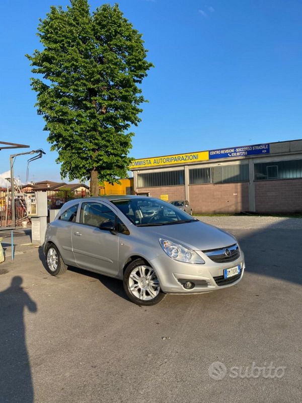 Usata Opel Corsa 75 CV (55 kW) 2010 Grigio Utilitaria