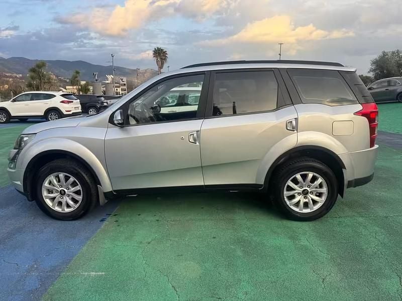 Usata Mahindra XUV500 140 CV (102 kW) 2019 Argento SUV