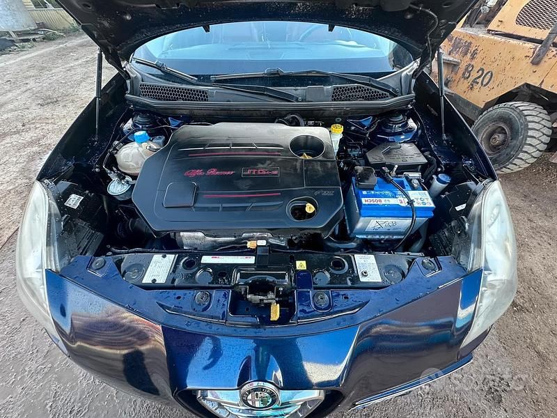 Usata Alfa Romeo Giulietta 140 CV (102 kW) 2011 Blu Utilitaria