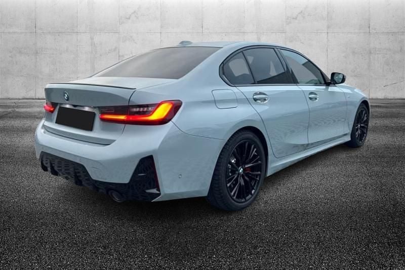 Usata BMW 330 M Sport 245 CV (180 kW) 2024 Grigio metallizzato Berlina