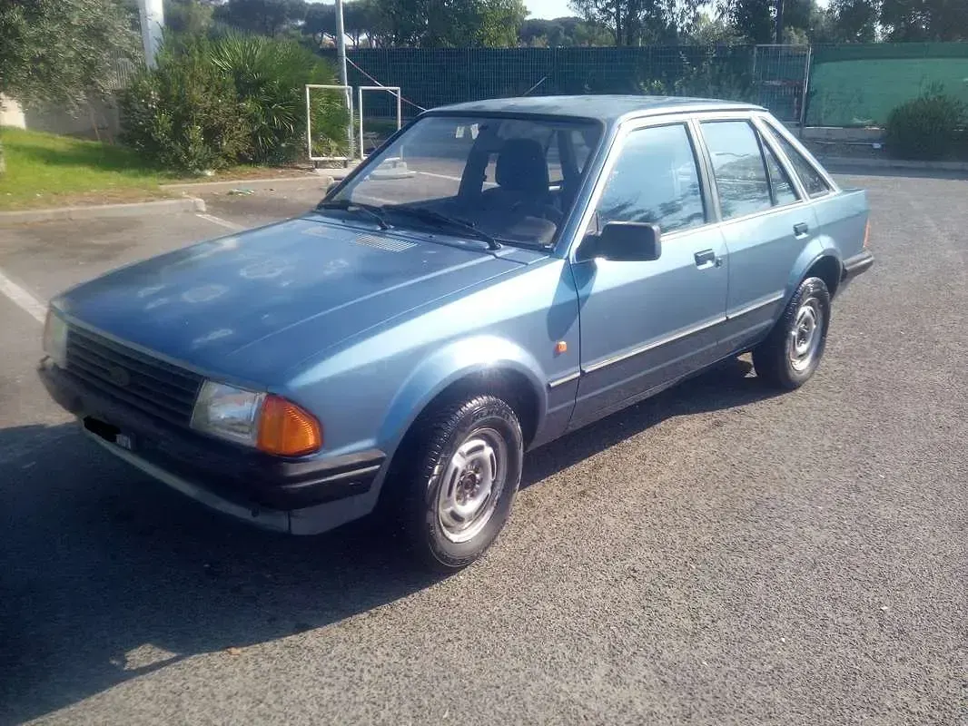 Usata Ford Escort 60 CV (44 kW) 1982 Blu/azzurro Berlina