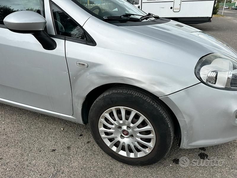 Usata Fiat Grande Punto 69 CV (50 kW) 2015 Grigio Utilitaria