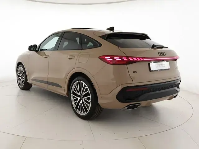 Usata Audi Q5 Sportback S-Line 299 CV (219 kW) 2025 Oro sakhir metallizzato SUV