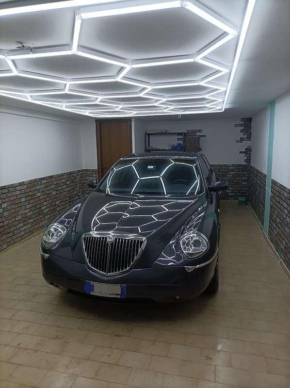 Usata 2002 Lancia Thesis Tre volumi | 8500 € (Molto cara) - Immagine 1/4