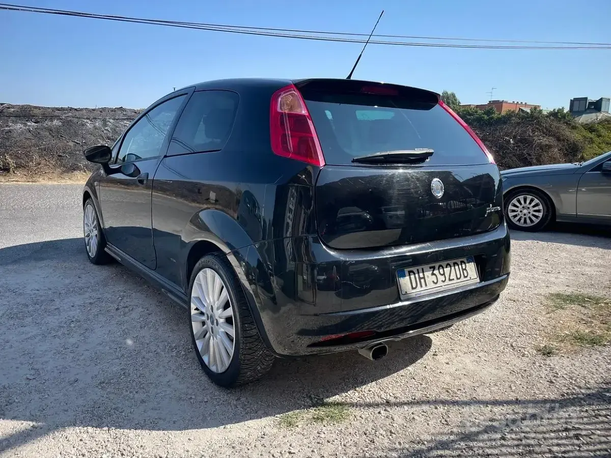 Usata Fiat Grande Punto Dynamic 95 CV (69 kW) 2007 Nero Utilitaria