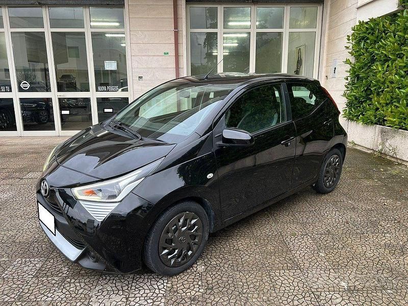 Usata Toyota Aygo Connect Style 72 CV (52 kW) 2020 Nero Utilitaria
