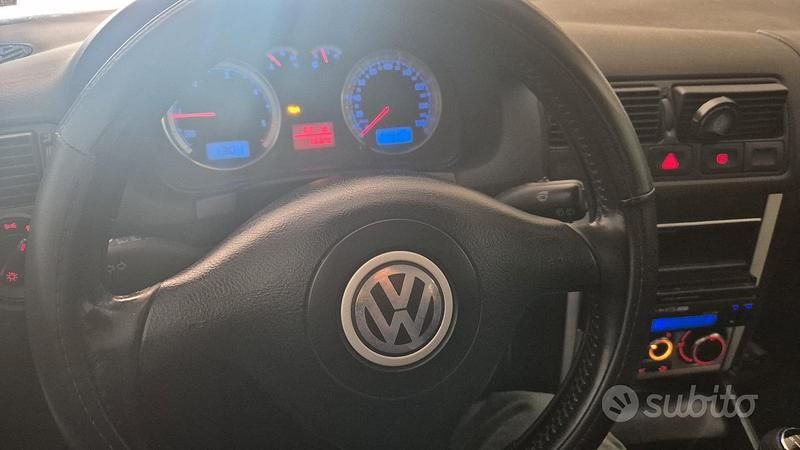 Usata VW Golf IV 101 CV (74 kW) 2004 Grigio Berlina