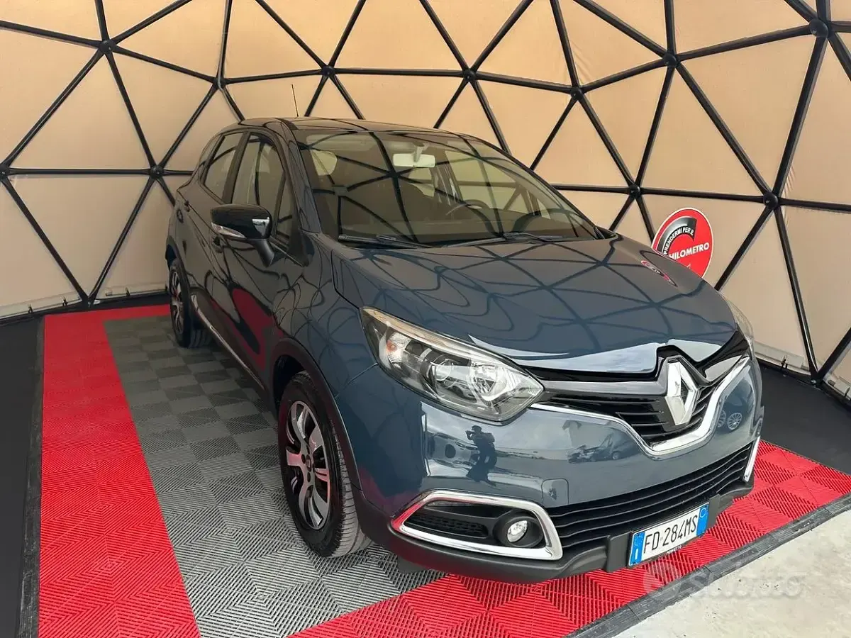 Usata Renault Captur Iconic 90 CV (66 kW) 2016 Grigio SUV